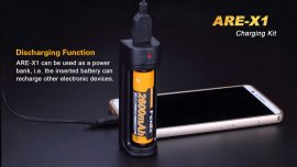 USB-Ladegerät Fenix ARE-X1 + 18650 (2600 mAh)